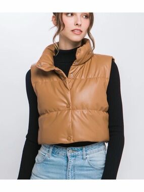 Cropped Puffer Vest in Camel